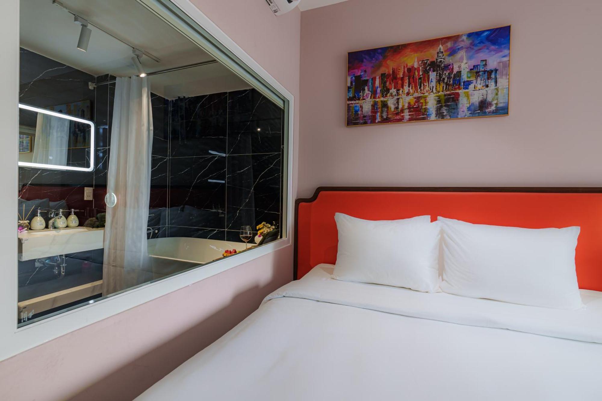 Hotel Salute Saigon And Ho Chi Minh City
