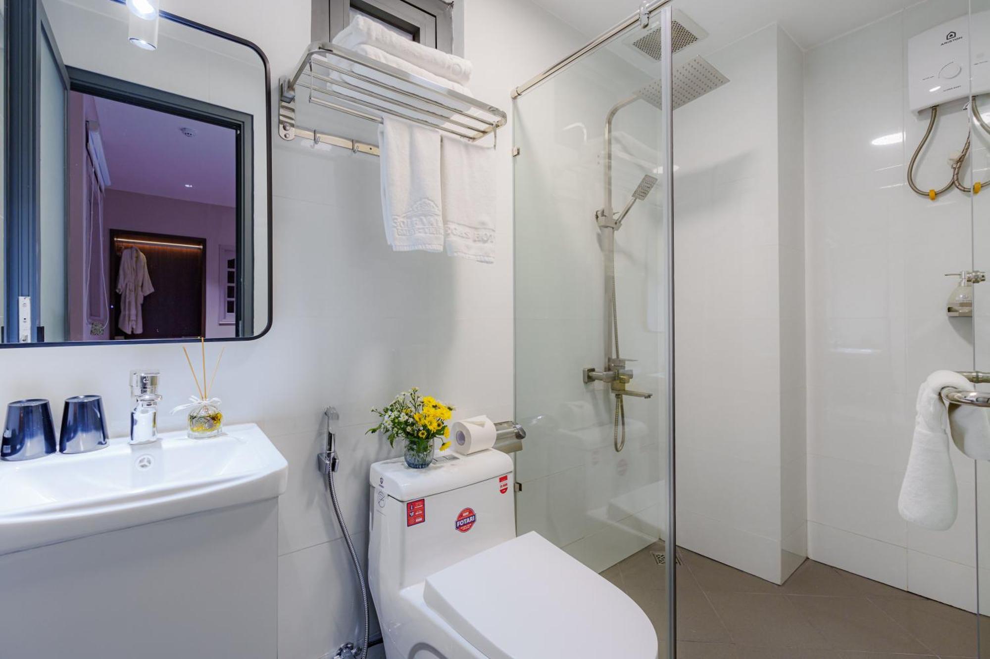 Hotel Salute Saigon And Ho Chi Minh City
